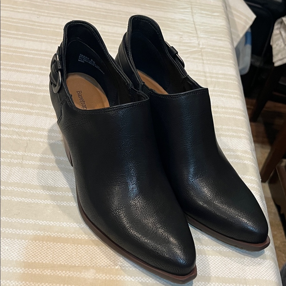 BareTraps Yanah Black Bootie size 8 women’s